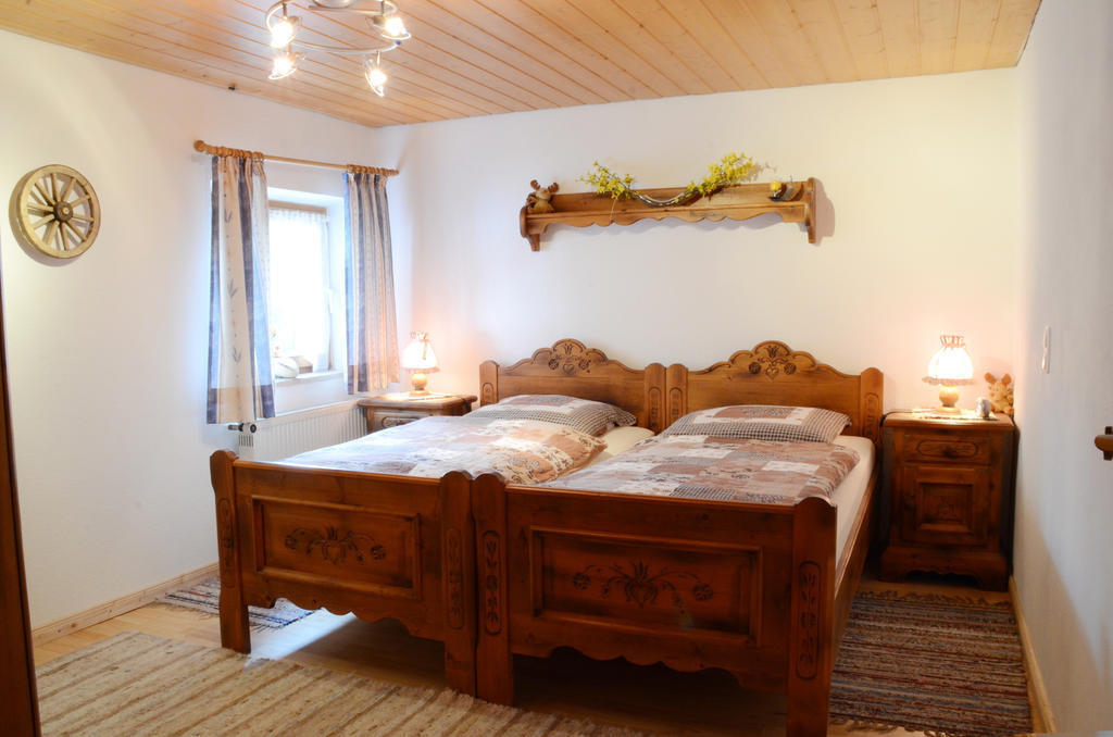 Suite Sinja Erlebnisferienwohnung Hausham Quarto foto