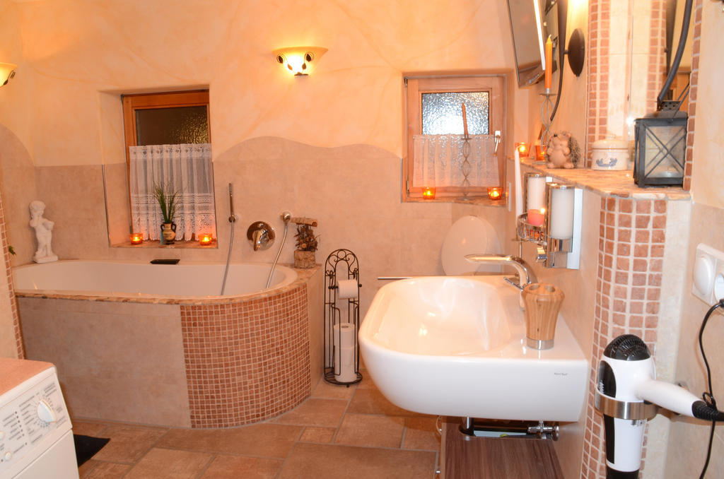 Suite Sinja Erlebnisferienwohnung Hausham Quarto foto